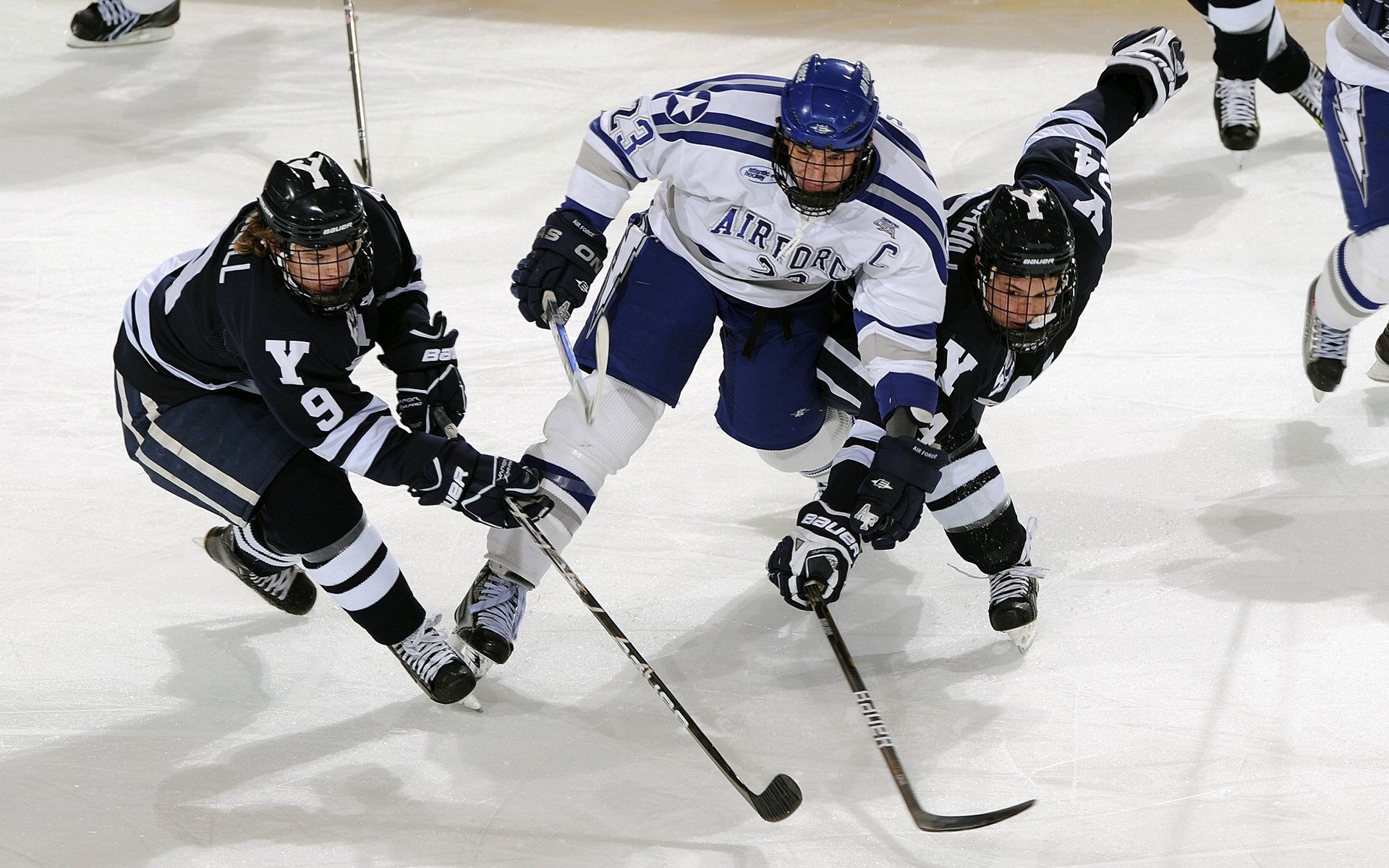 世界冰球锦标赛加拿大卫冕成功，世界冰球锦标赛分组